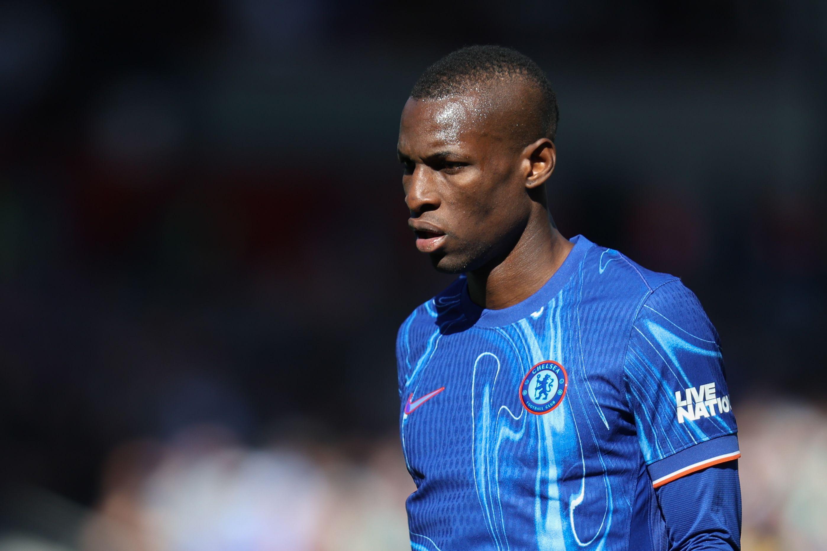 逊的表现更 逊的表现更