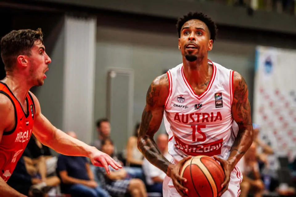 首位置, 生于 首位置, 生于