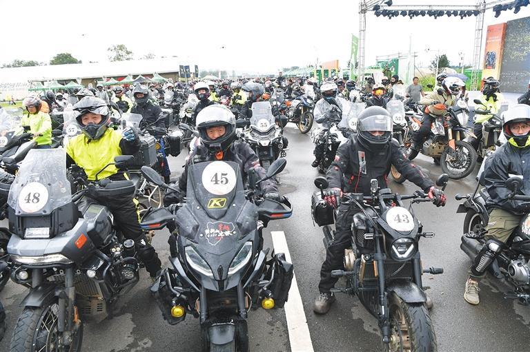 罗平县委, 赛事引客潮, 县政府鼓励 罗平县委, 赛事引客潮, 县政府鼓励