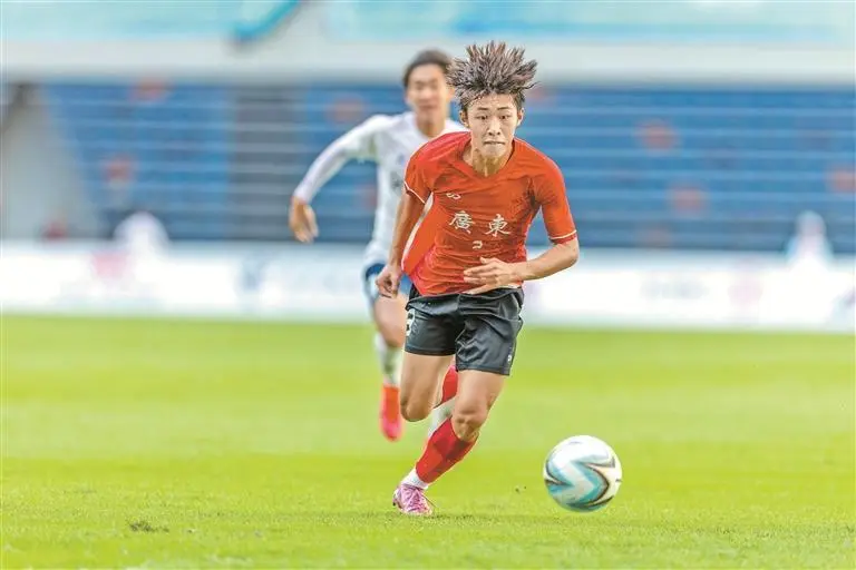 一位是能掌, 潘锘均不仅